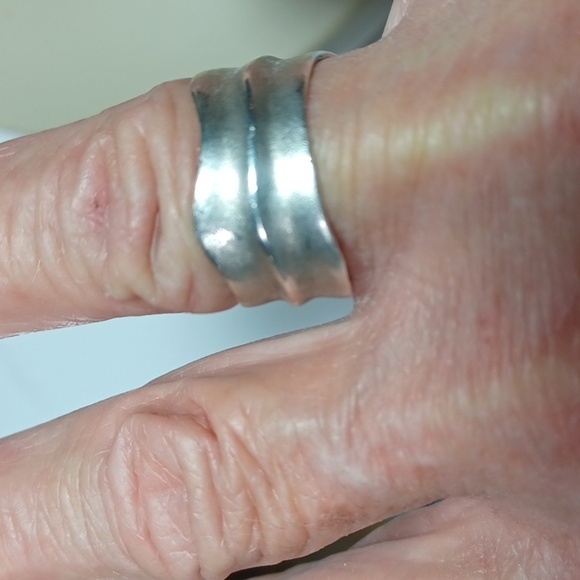 Sterling Silver Vintage Thick Wavy Ring 8.5 8 Grams - Picture 1 of 9
